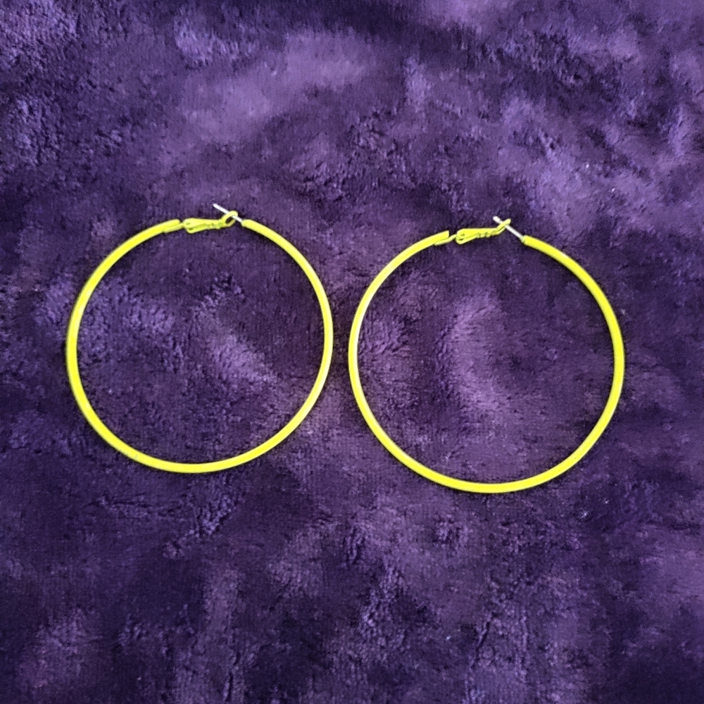 Vintage Neon Yellow Hoop earrings